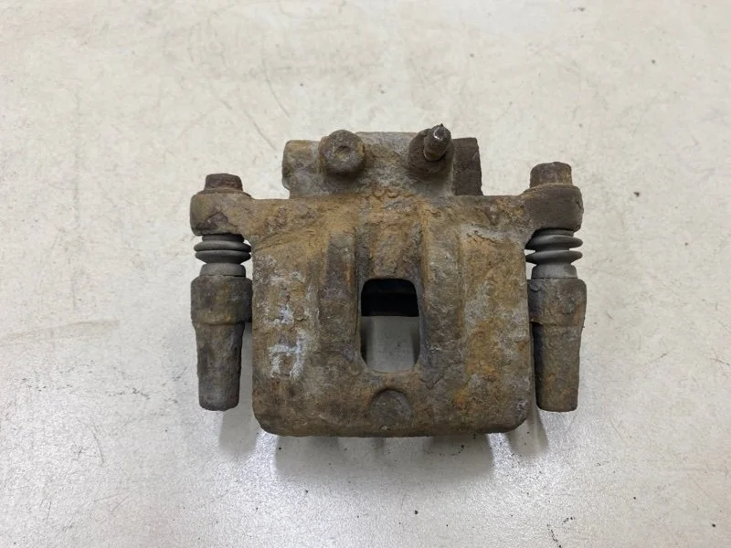 Суппорт тормозной задний правый Mitsubishi Lancer