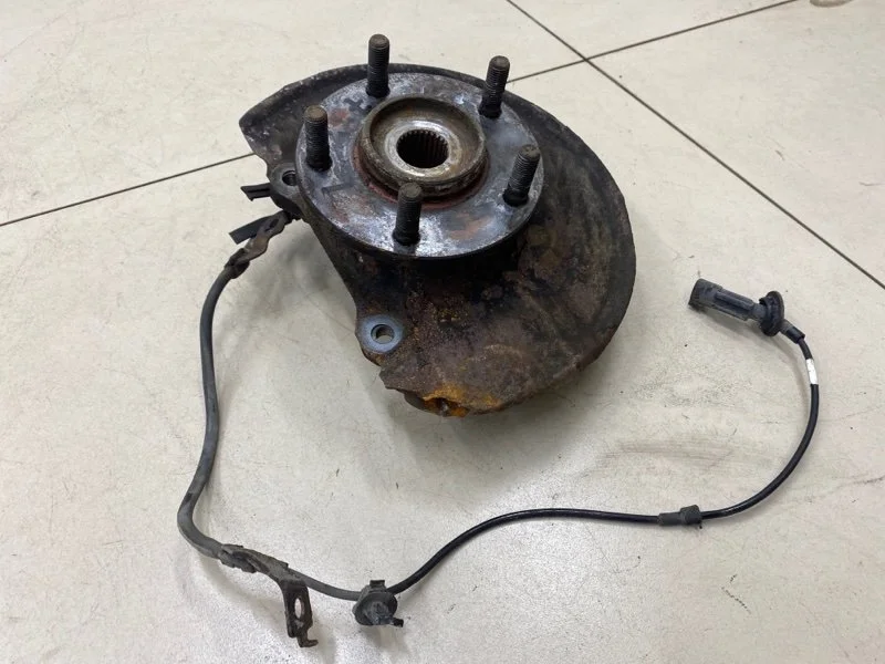 Кулак поворотный передний левый Mitsubishi Lancer