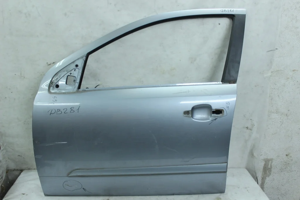 Дверь передняя левая дефект Opel Astra H ДВ281