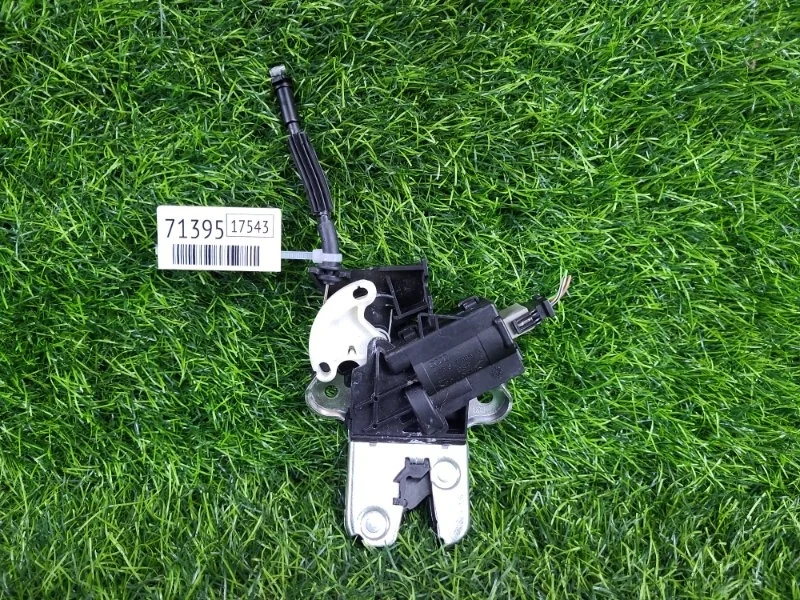 Замок крышки багажника Audi A8 2004 4F5827505D D3 BFM 4.2, задний