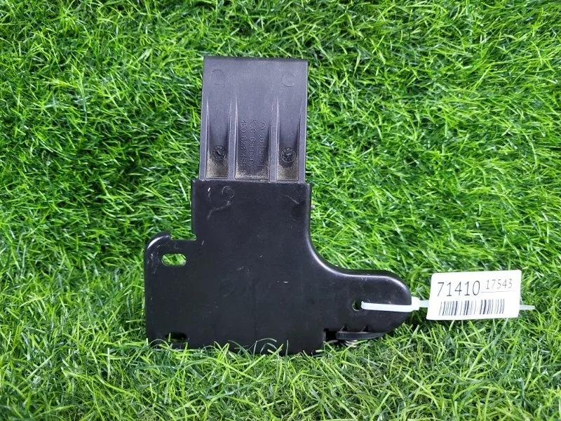 Крюк капота Audi A8 2004 4E0823485B D3 BFM 4.2, передний