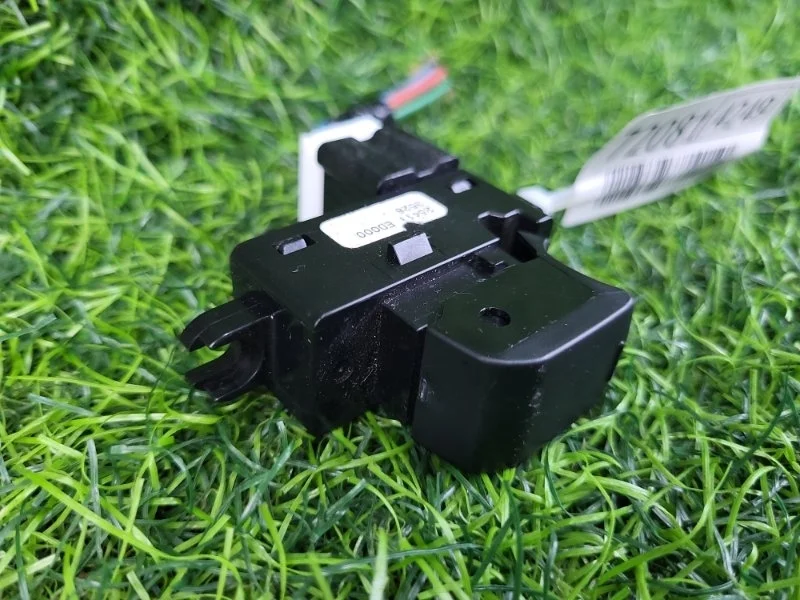 Кнопка стеклоподъемника Nissan Tiida 2009 25411ED000 C11 HR15DE, передняя левая