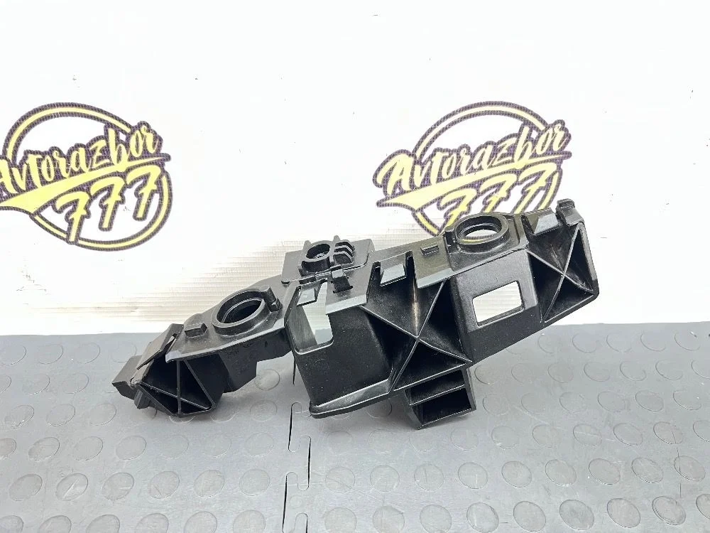 Кронштейн переднего бампера правый Audi SQ5 II (2017—2020)