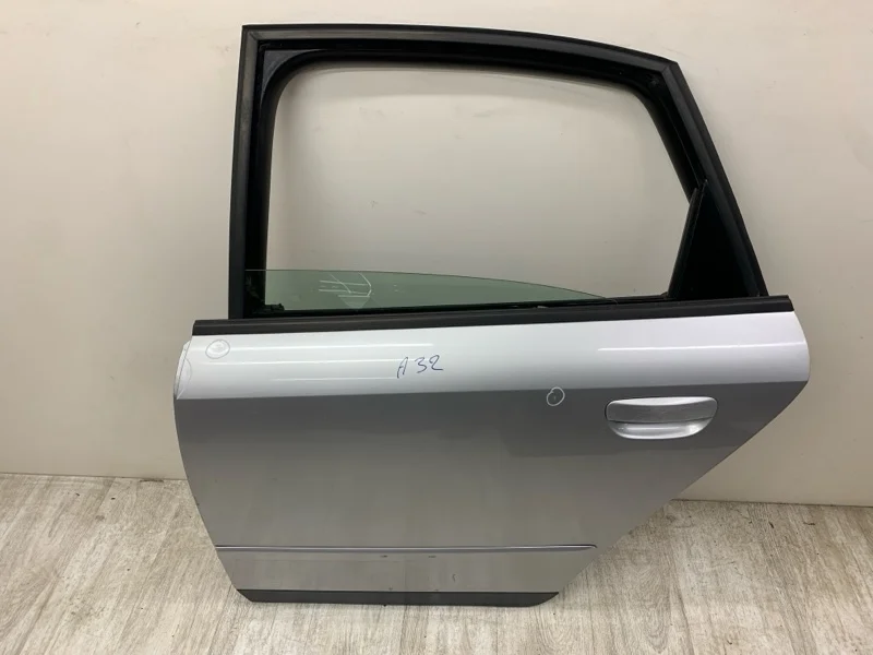 Дверь AUDI A4 2001 8E0833051 СЕДАН ALT, задняя левая
