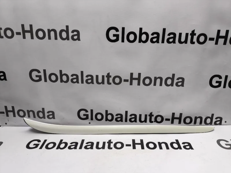 Молдинг лобового стекла левый Honda Accord CU