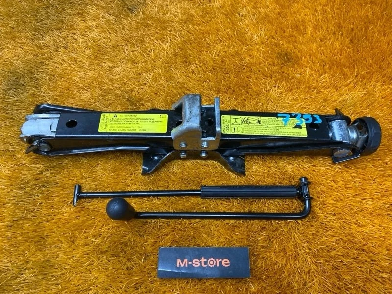 Домкрат Audi A4 2012 8K0011031G B8/8K CDNB