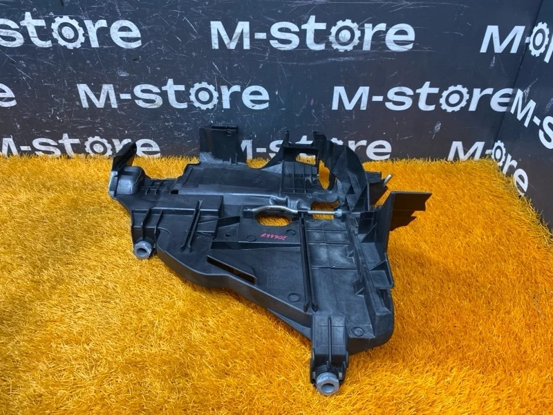 Кронштейн фары Volkswagen Touareg 2006 7L6941614C 7L BMV, правый