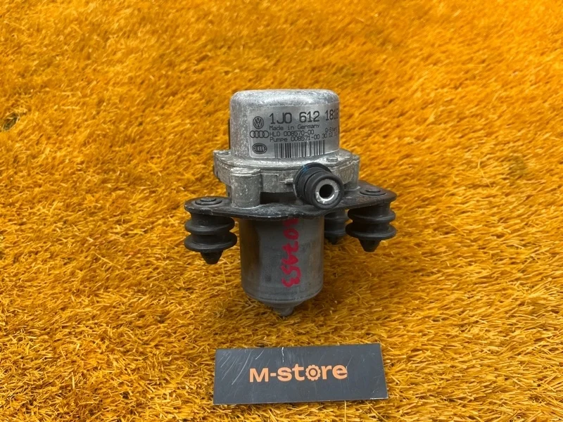 Насос вакуумный Volkswagen Passat 2011 1J0612181B B7 CAXA