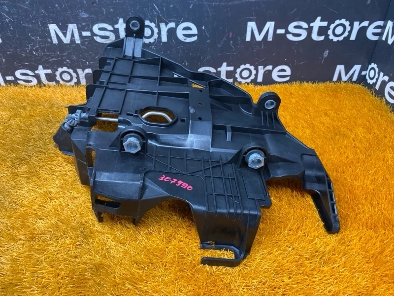 Кронштейн фары Volkswagen Touareg 2006 7L6941613C 7L BMV, левый