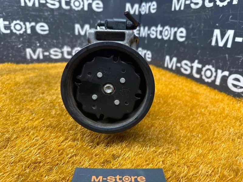 Компрессор кондиционера Volkswagen Touareg 2012 7P0820803E 7P CGRA