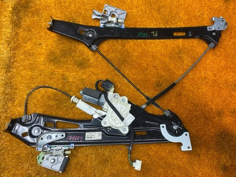 Стеклоподъемник Mercedes-Benz CLS-Class 2005 A2197200746 W219 113.967, передний левый