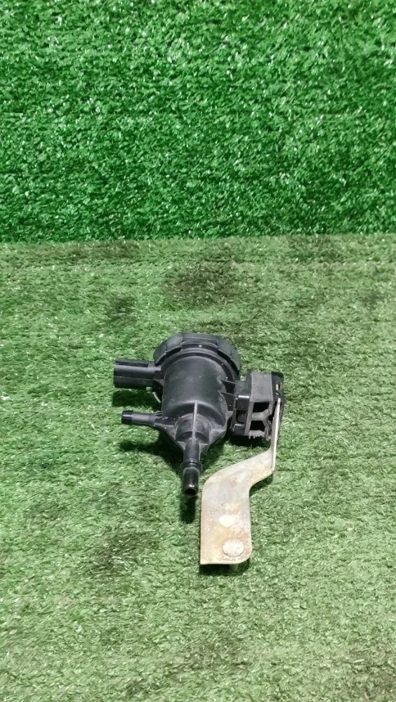 Клапан вакуумный Mercedes GLK 2013 A0004760600 276.957