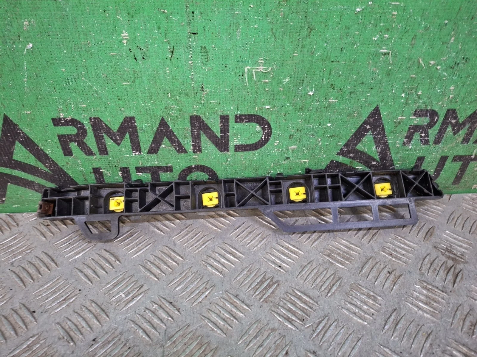 Кронштейн бампера KIA Rio 2017-нв 4 FB