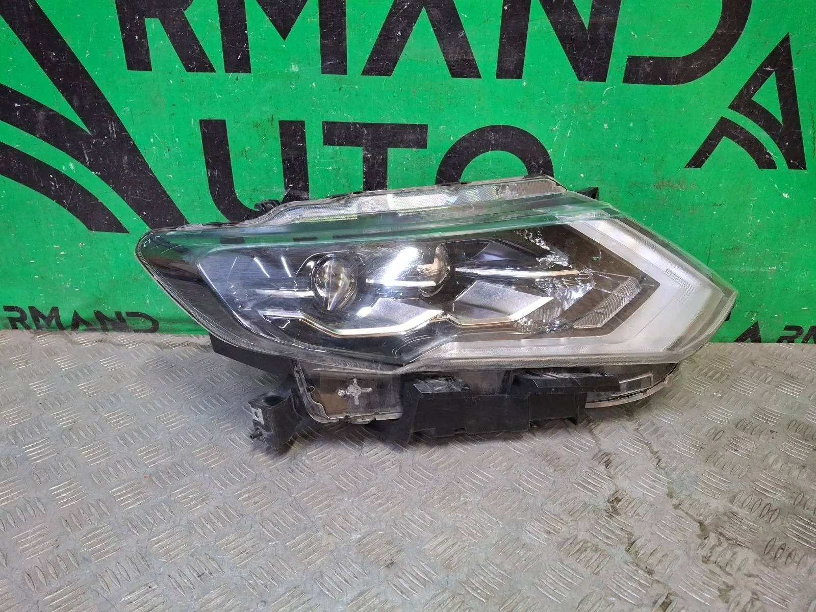 Фара Nissan X-Trail 2017-2022 3 T32