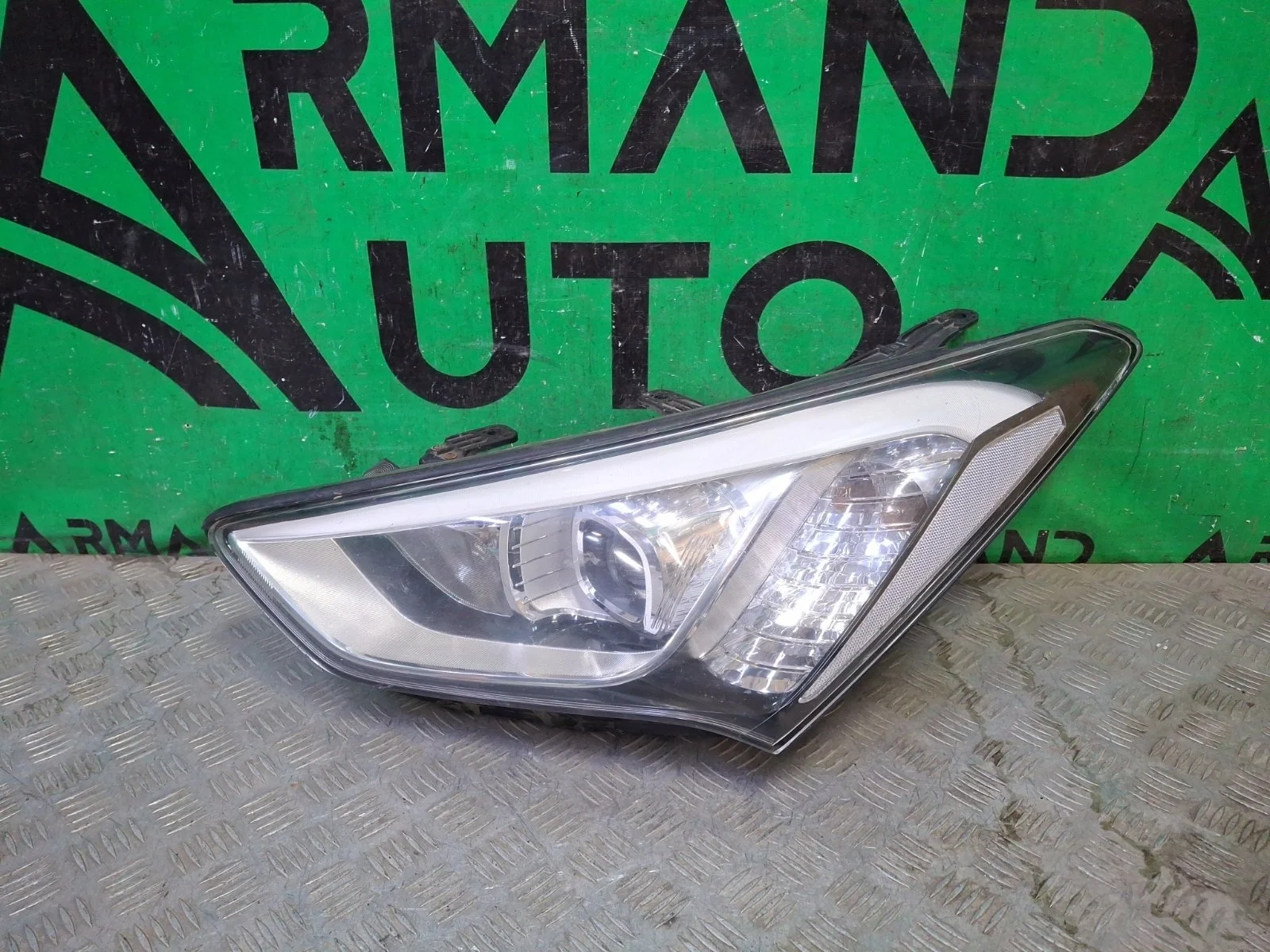Фара Hyundai Santa Fe 2012-2016 3 DM