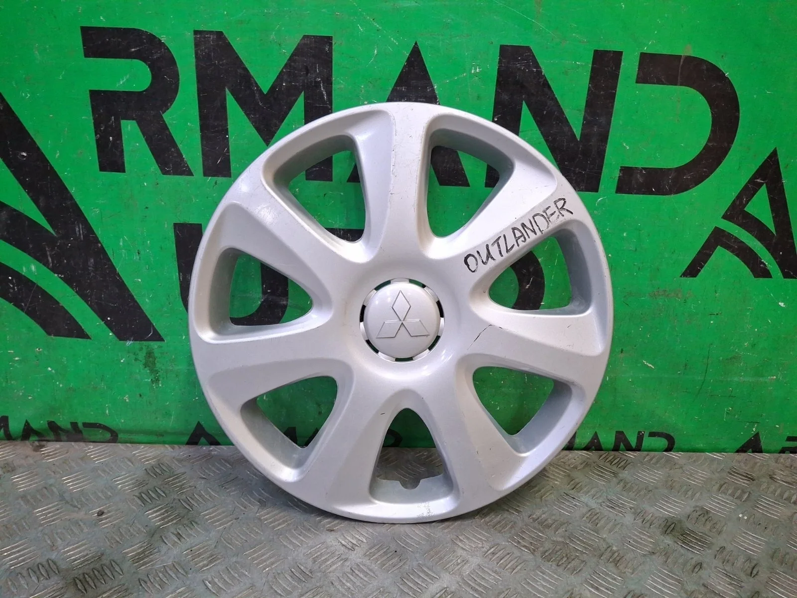 Колпак Mitsubishi Outlander 3