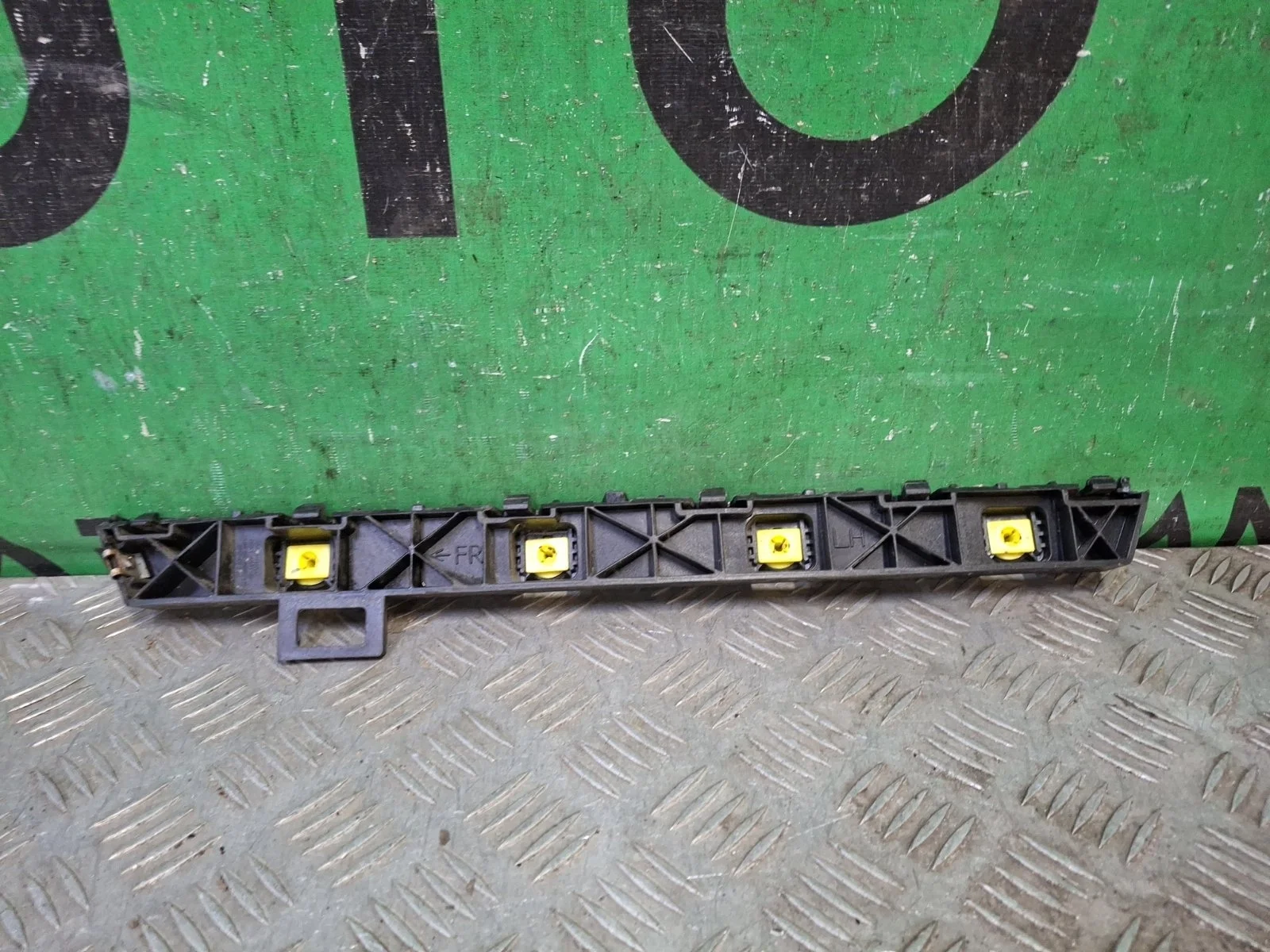 Кронштейн бампера Hyundai Solaris 2017-нв