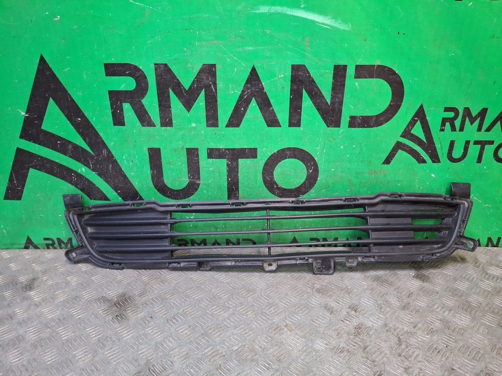 Решетка бампера нижняя Mitsubishi Outlander 2012-2015 3