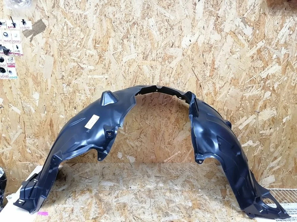 Подкрылок (локер) пер.лев. Toyota Camry XV70 (2017—2021)