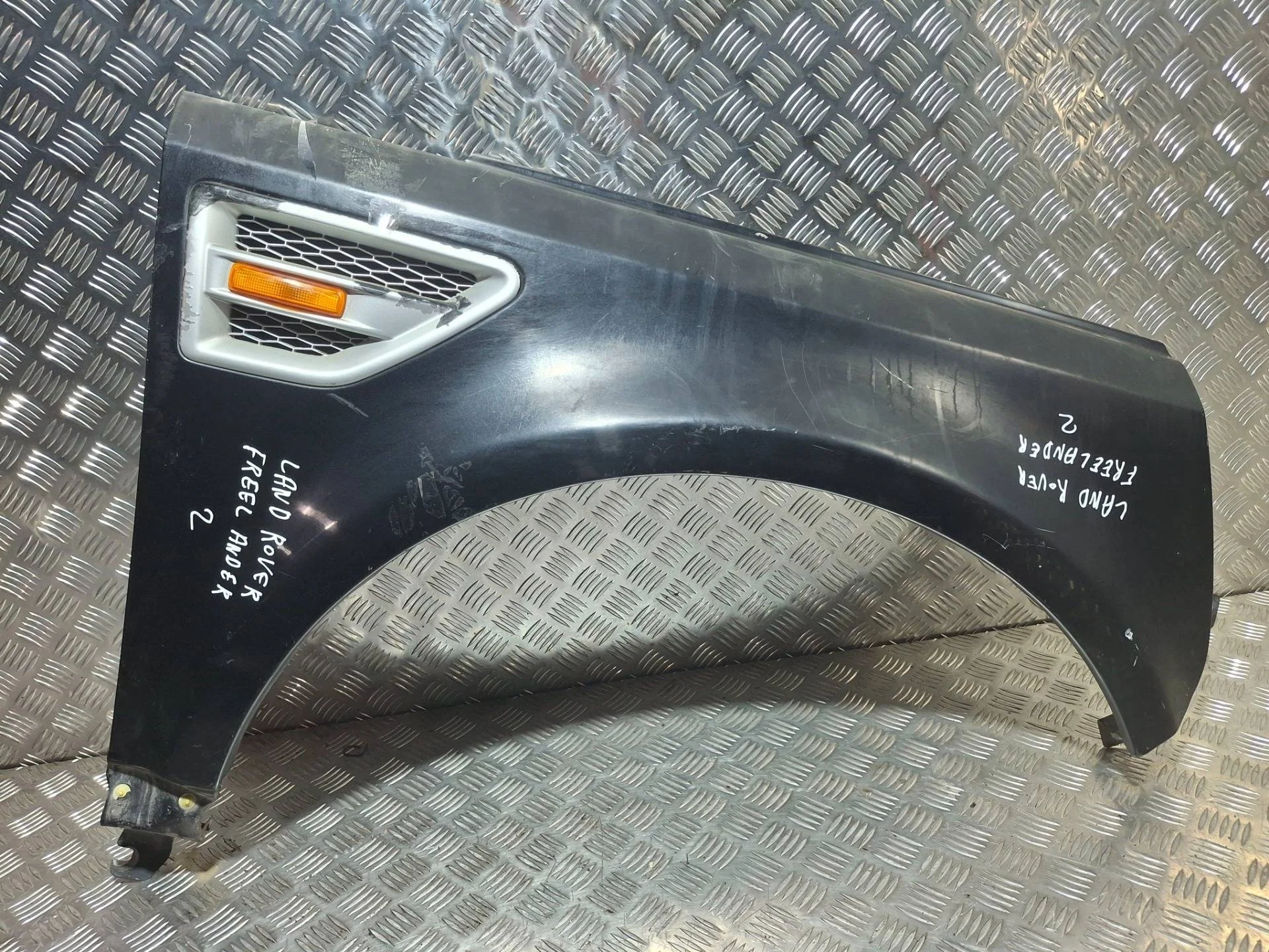 крыло правое Land Rover Freelander 2   черный