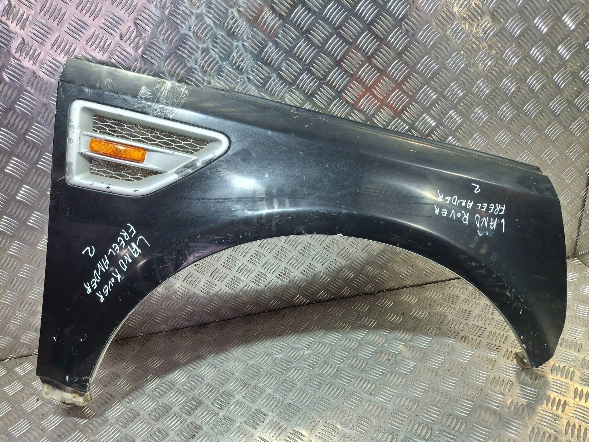 крыло правое Land Rover Freelander 2   черный