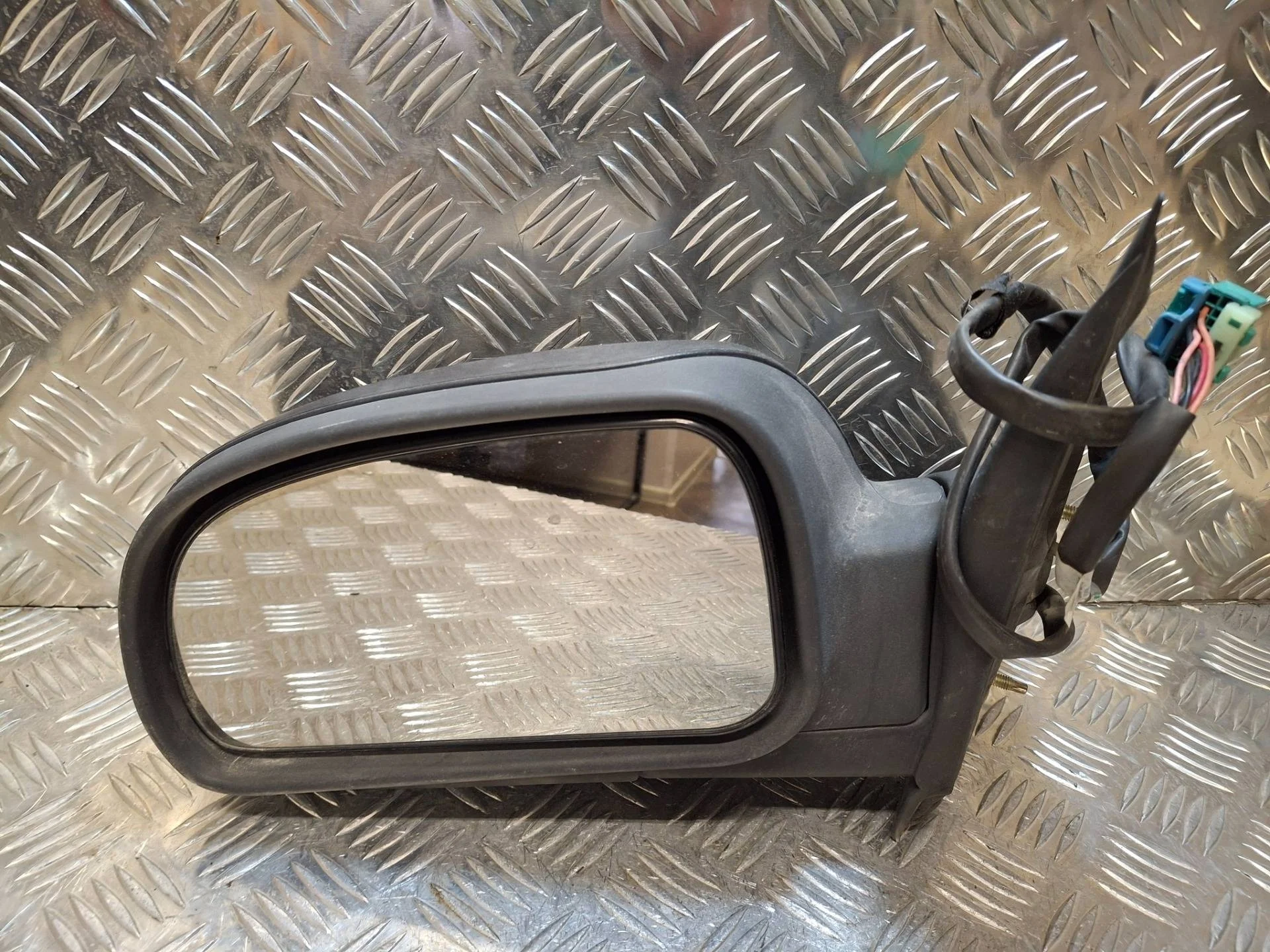 зеркало наружное левое Chevrolet TrailBlazer GMT360