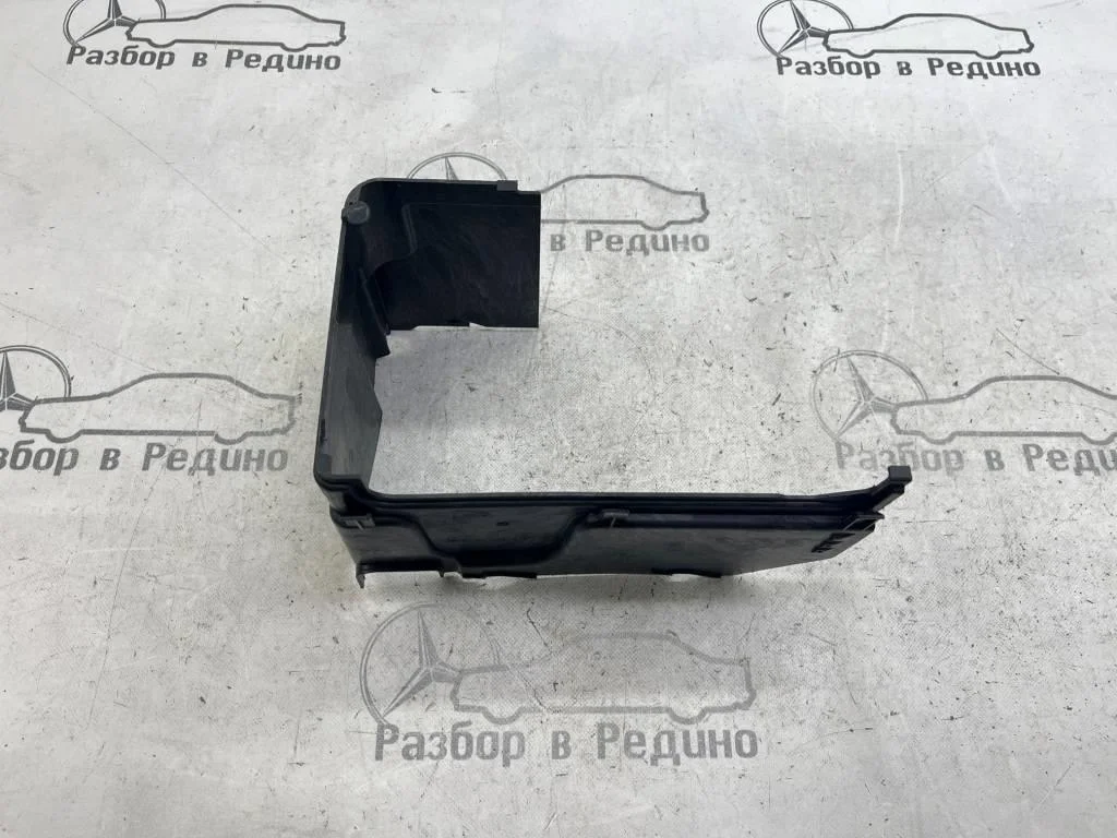 Крышка АКБ Mercedes-Benz