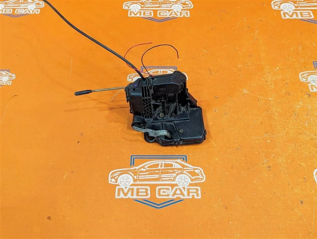 Замок двери передней правой Mercedes-Benz