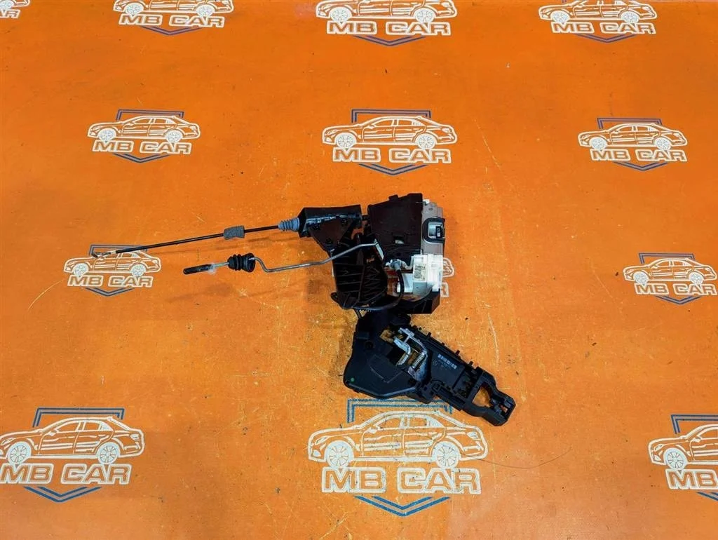 Замок двери задней левой Mercedes-Benz