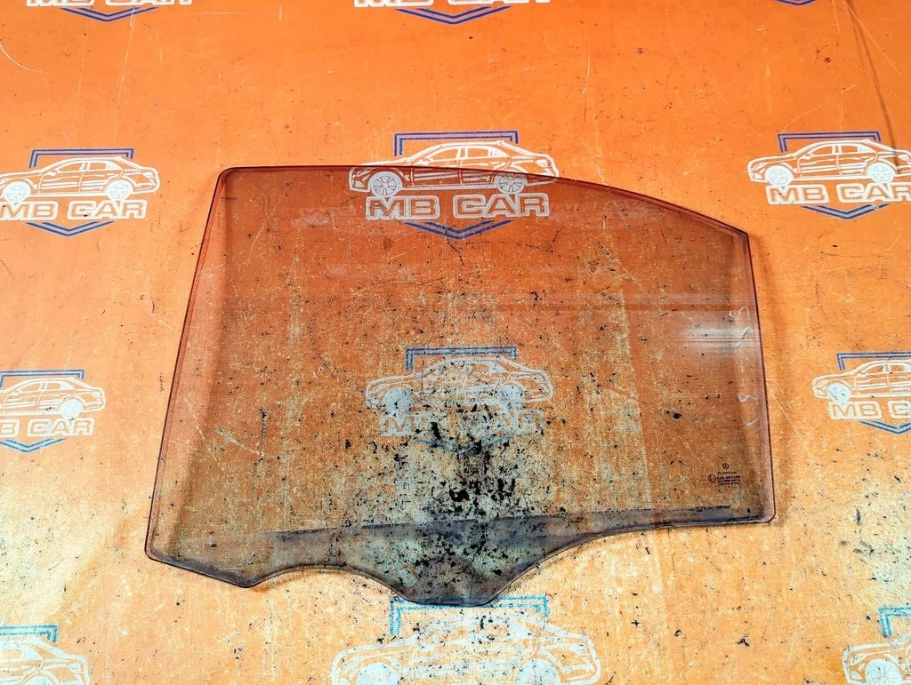 Стекло заднее левое Mercedes-Benz