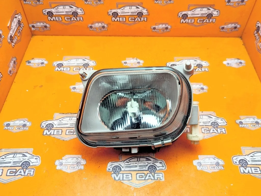 Противотуманка левая Mercedes-Benz