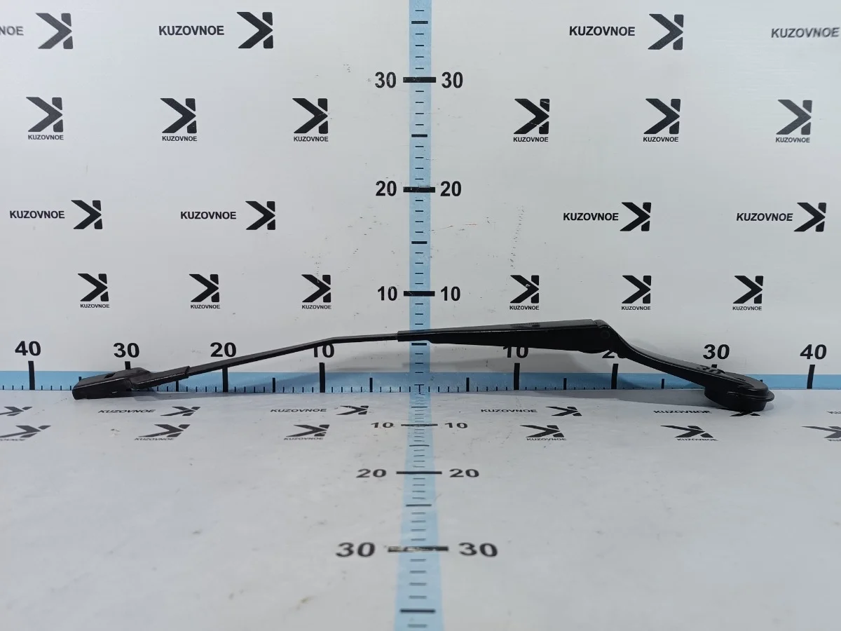 Поводок стеклоочистителя (дворник) Ford Focus 2015 CB8