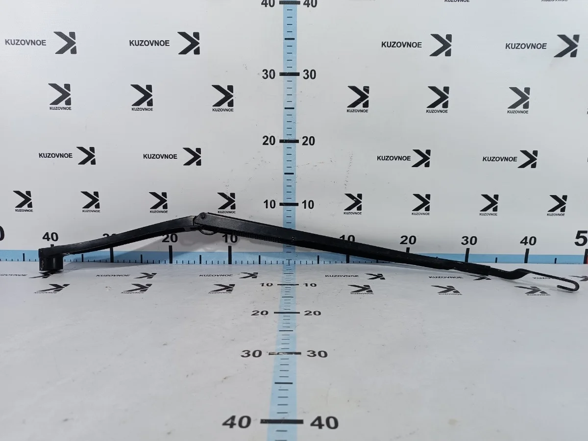 Поводок стеклоочистителя (дворник) Hyundai i40 2013 VF