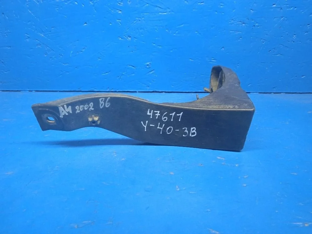 Кронштейн крыла переднего.пр. Audi A4 B6