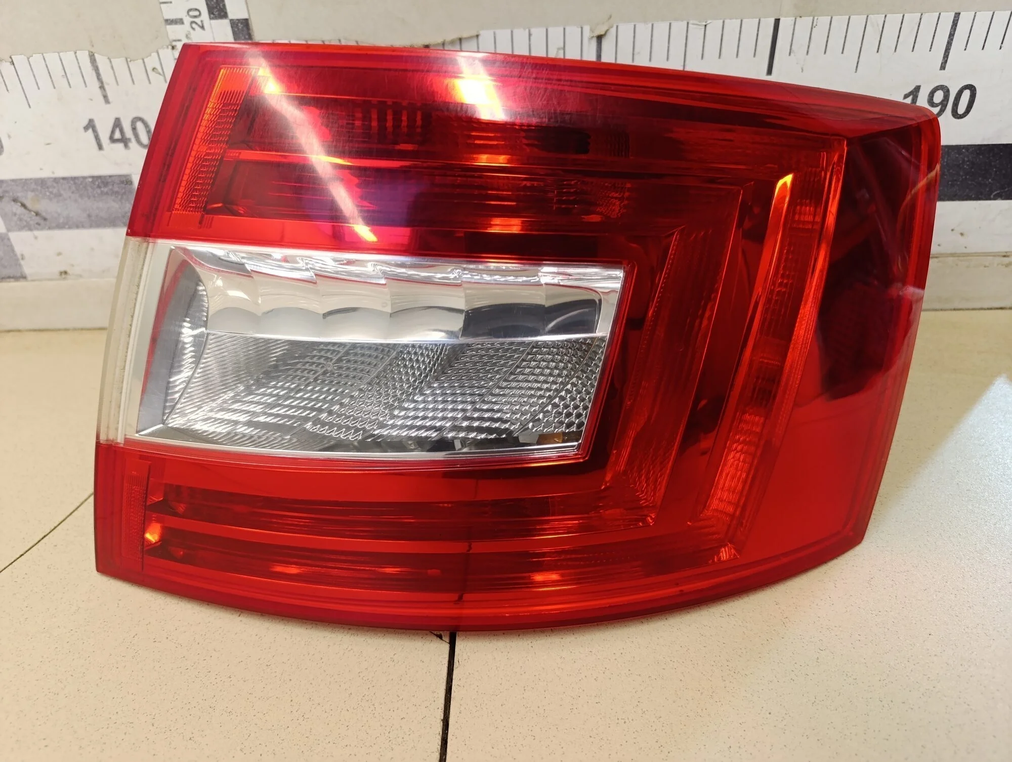 Фонарь задний правый Octavia (A7) 2013>