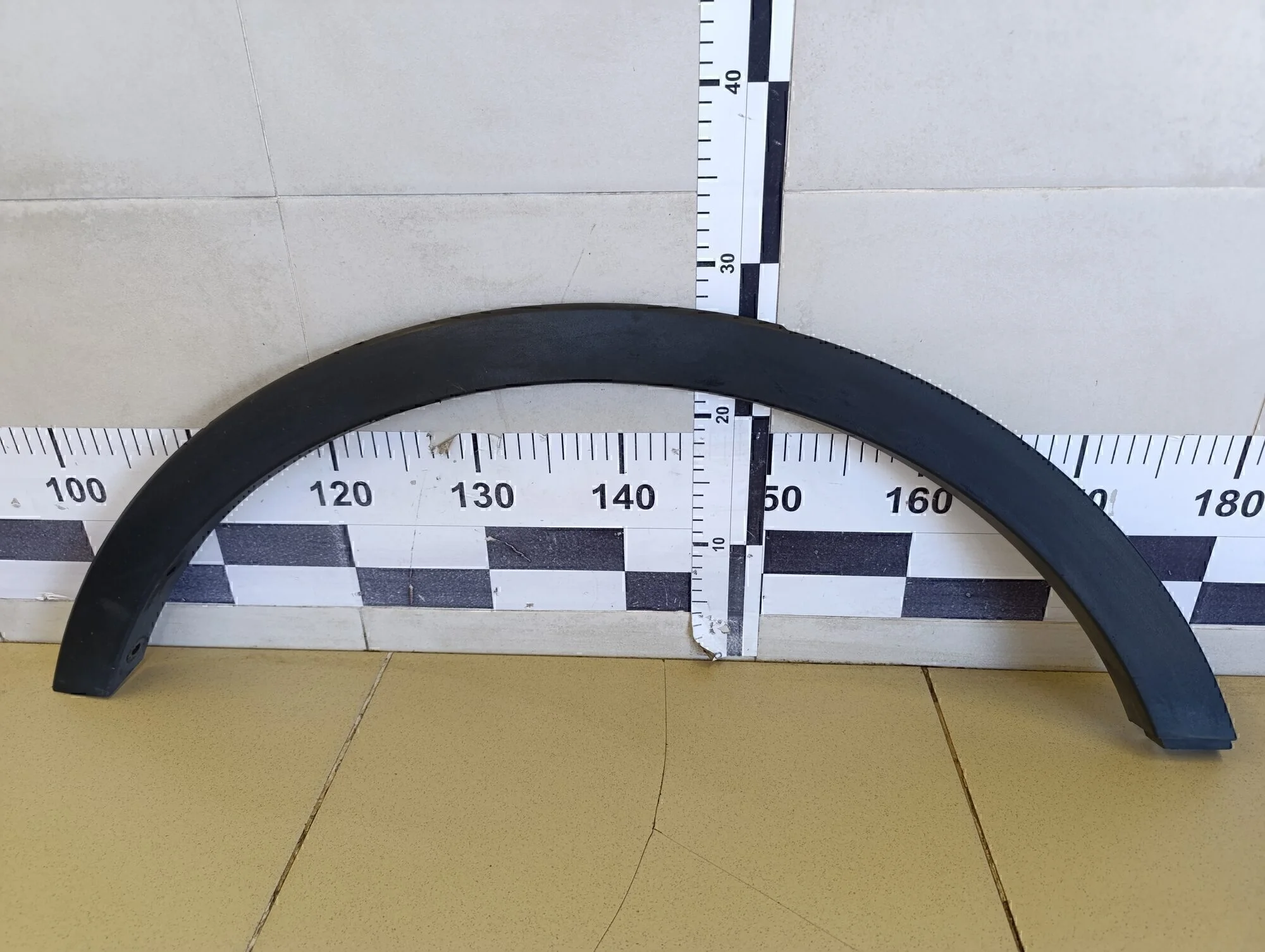 Накладка заднего крыла правого Kuga 2012>