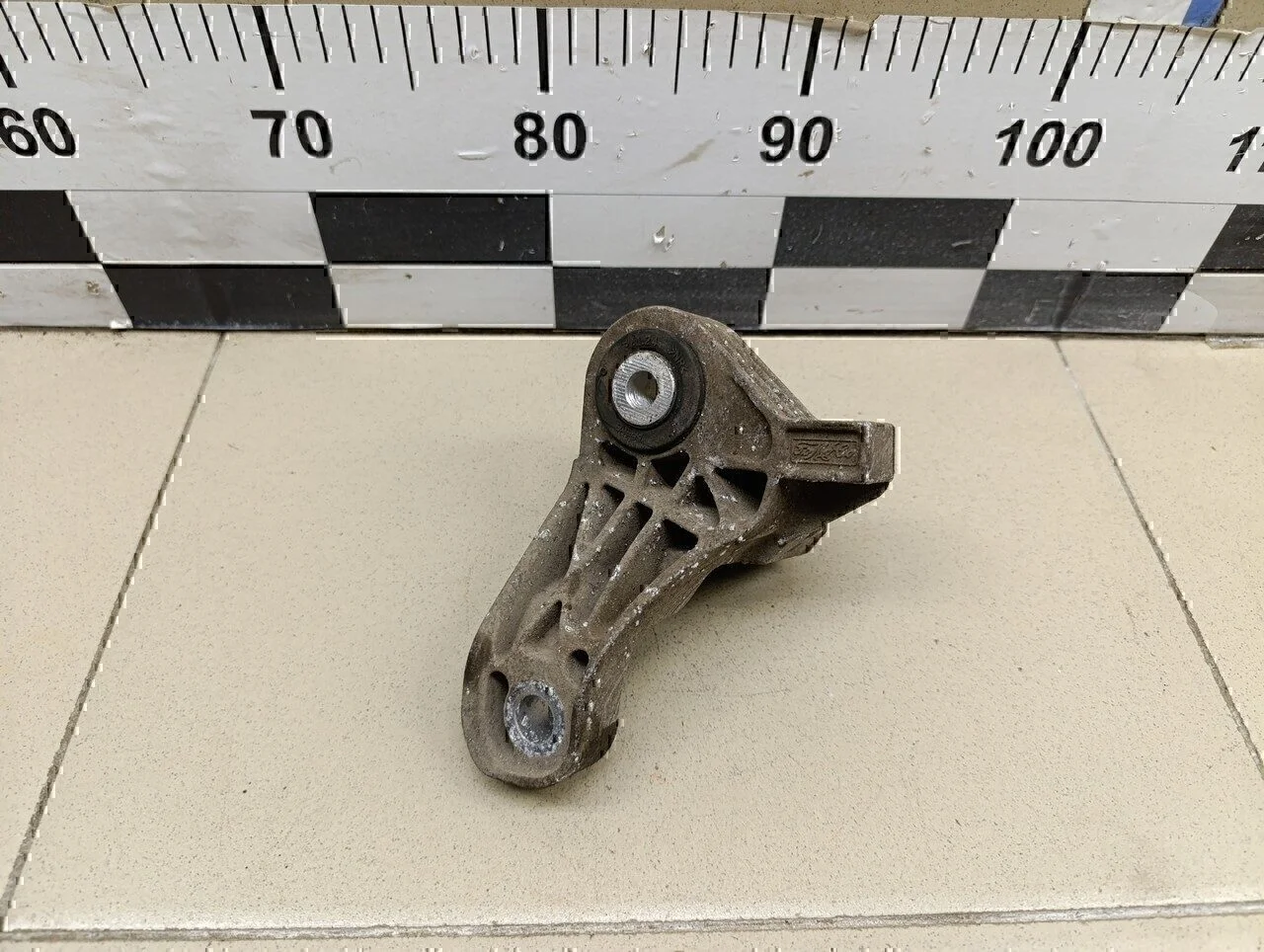 Кронштейн КПП Kuga 2012>