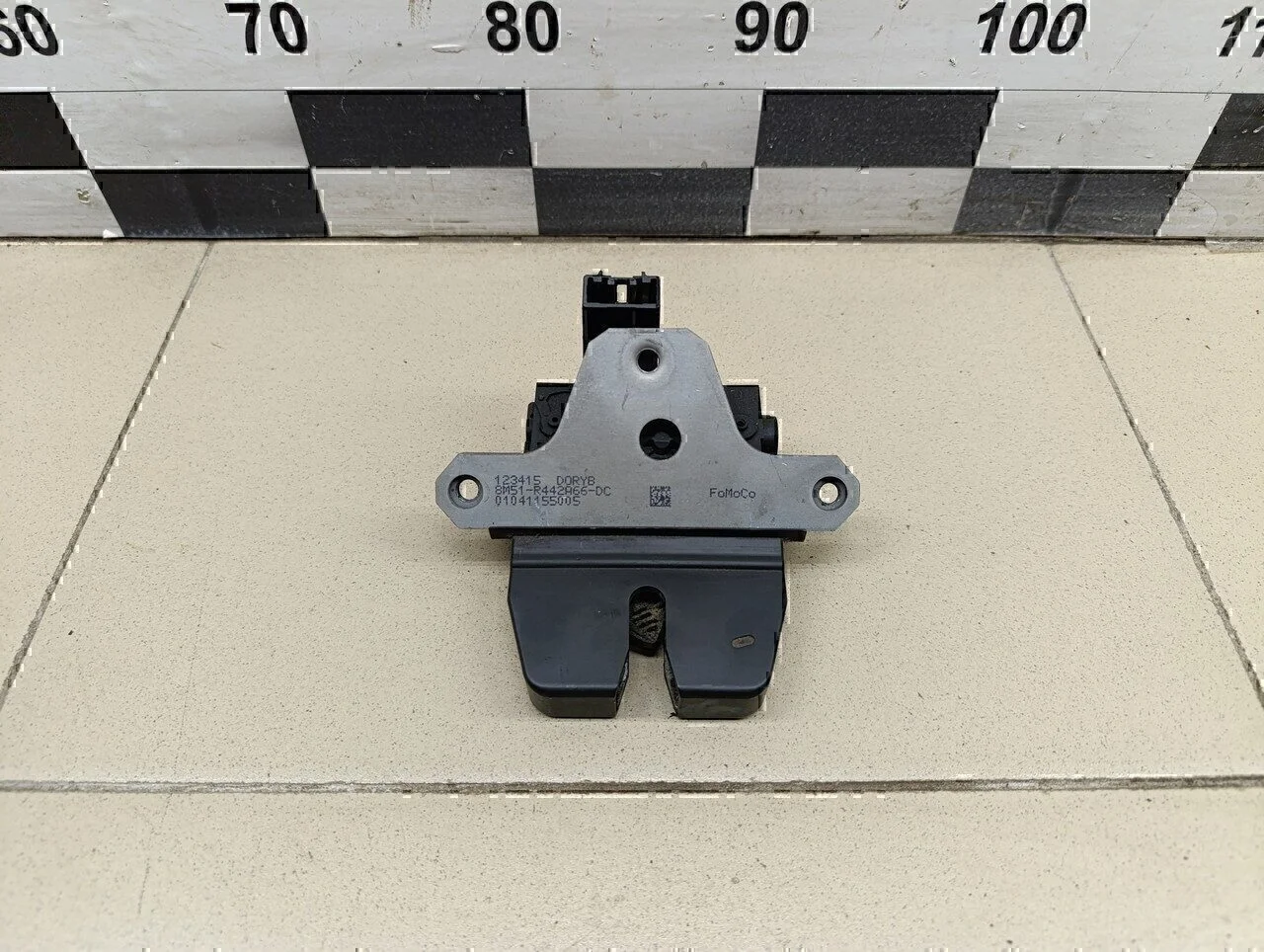 Замок багажника Focus III 2011>