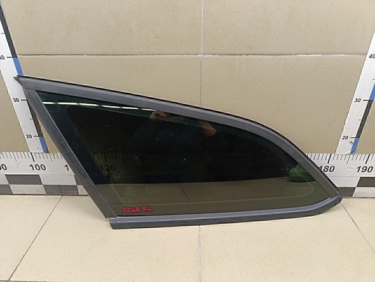 Стекло кузовное глухое левое Focus III 2011>