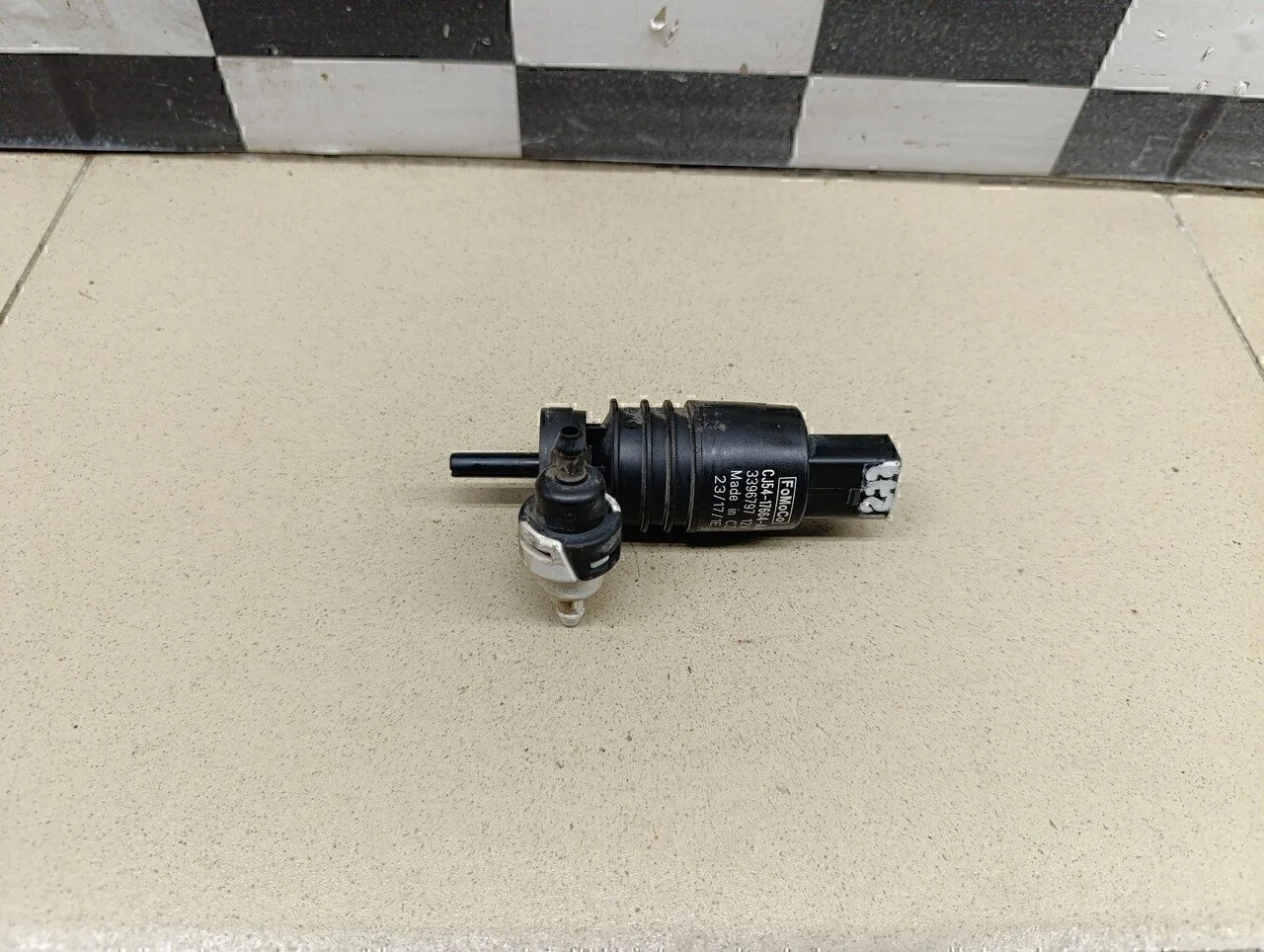 Насос омывателя Kuga 2012>