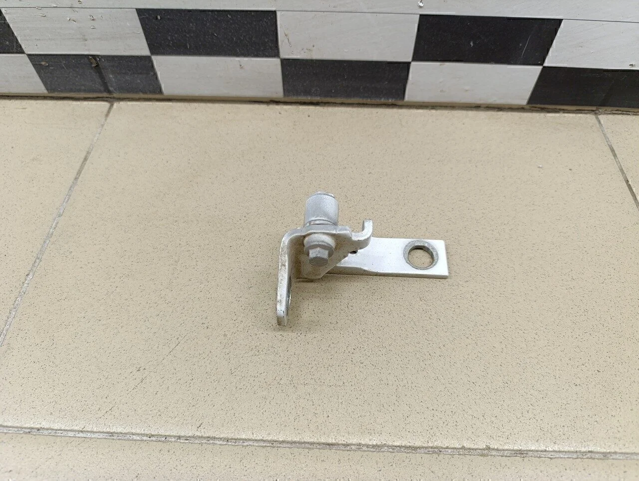 Петля двери задней левой нижняя Focus III 2011>