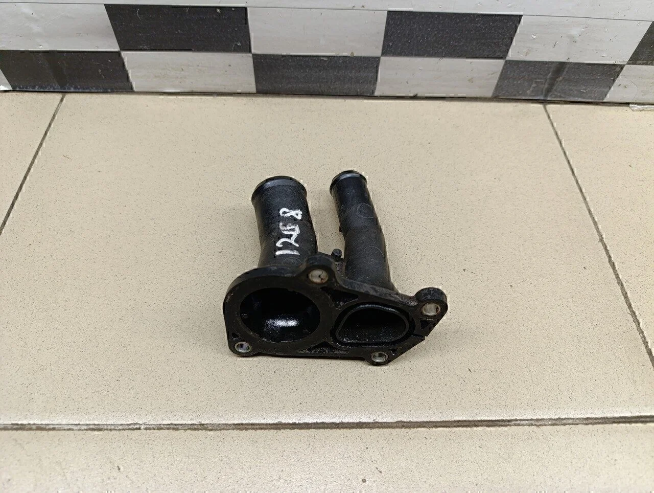 Крышка термостата Focus II 2005-2008