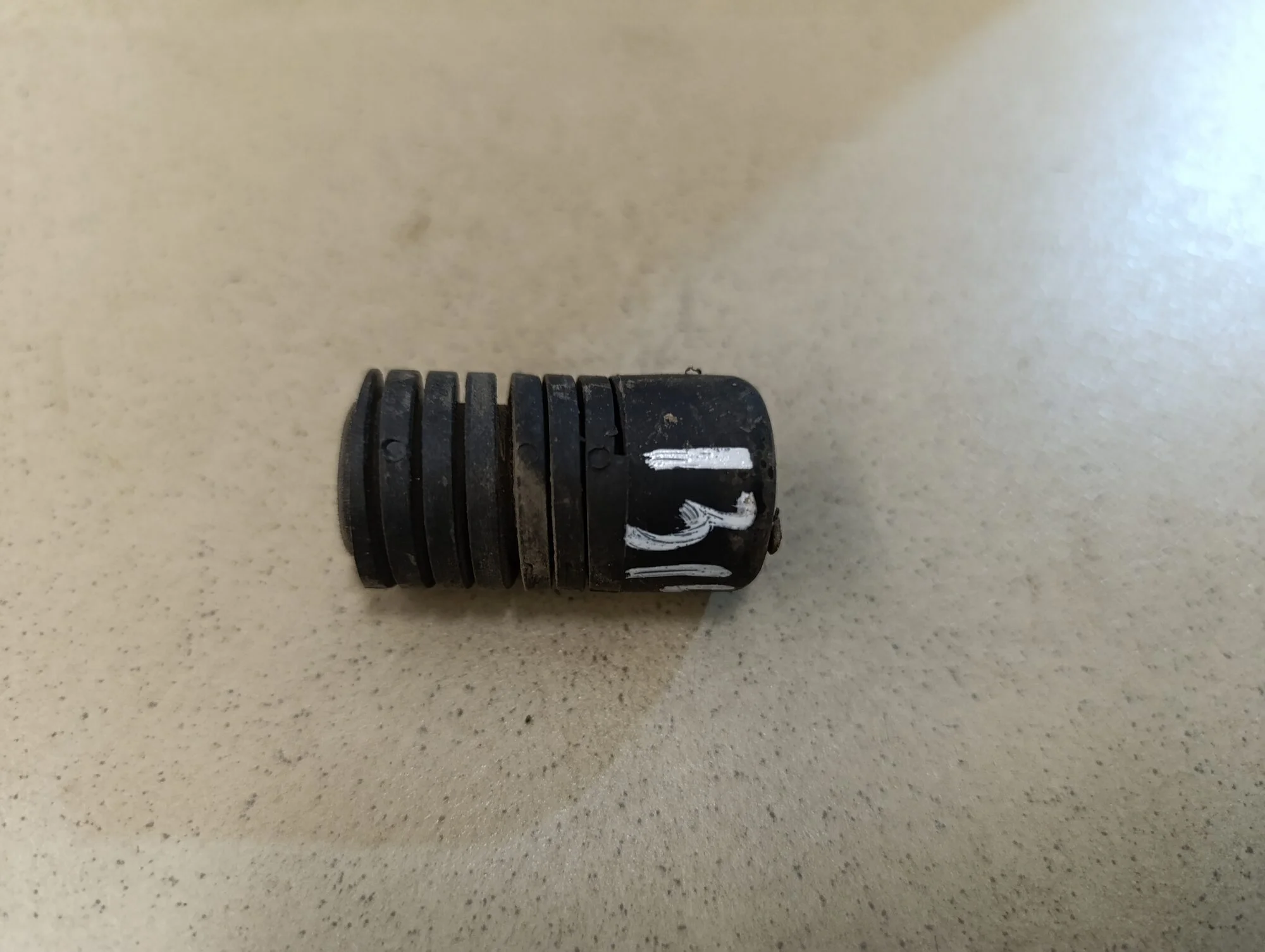 Отбойник капота Solaris 2010-2017