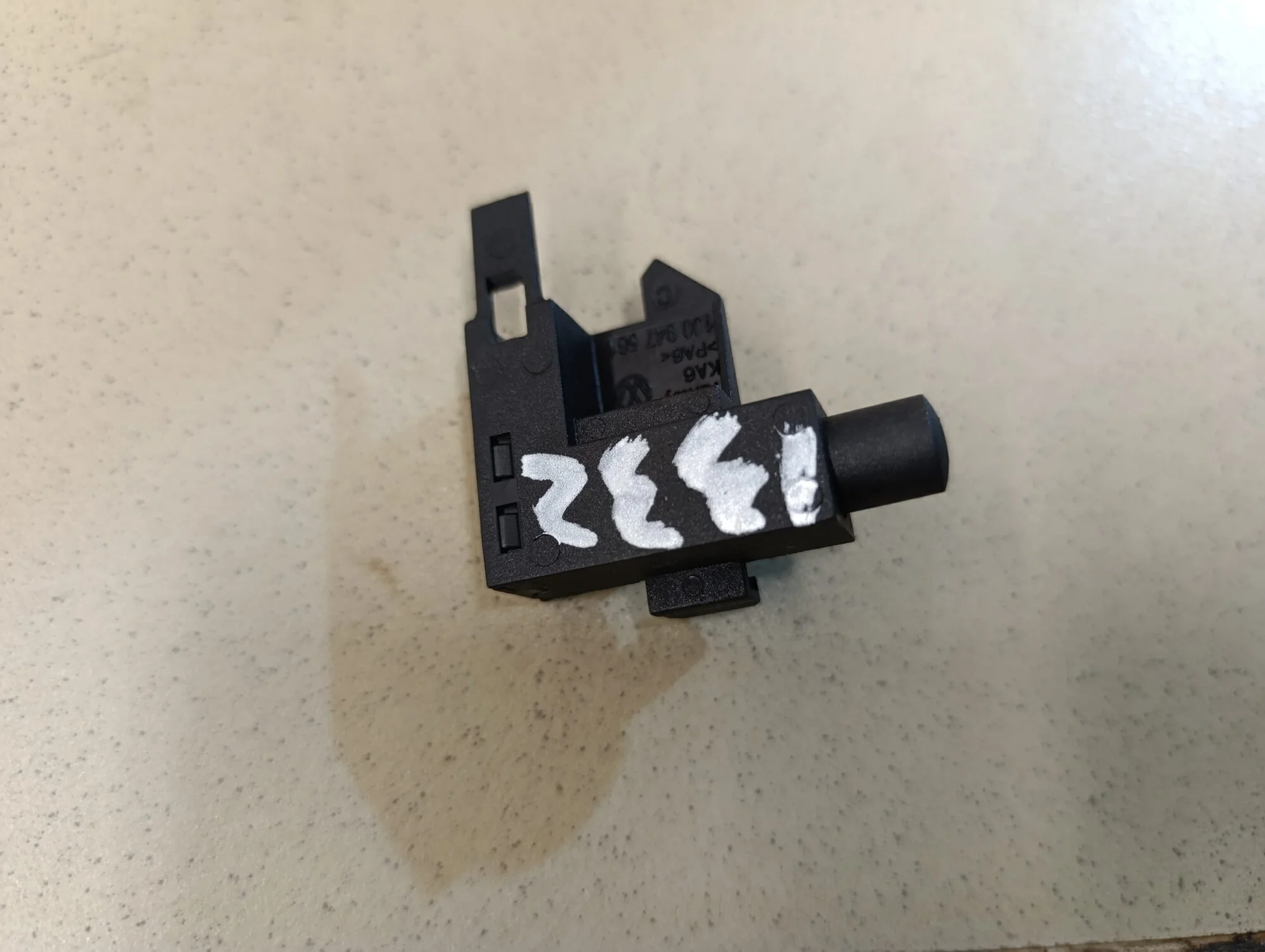 Выключатель концевой A3 (8L1) 1996-2003