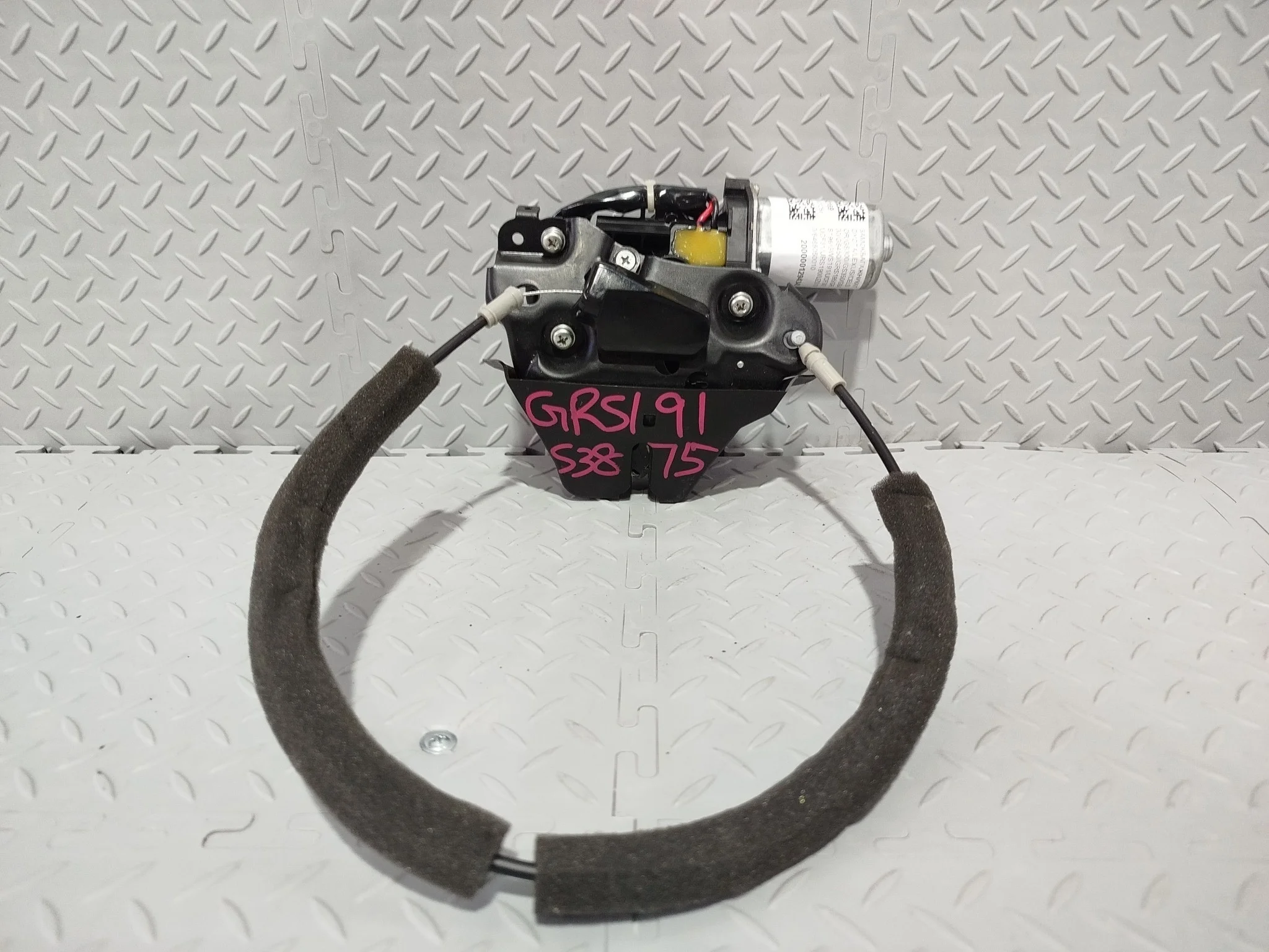 ЗАМОК БАГАЖНИКА TOYOTA LEXUS 6465050010