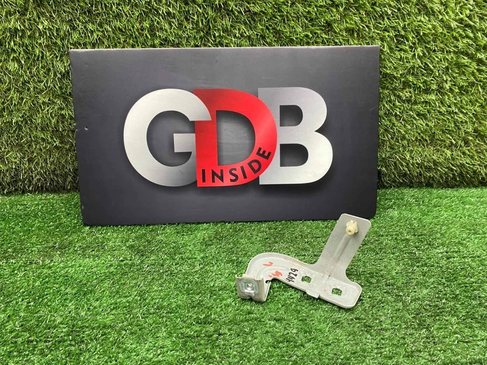 Кронштейн крыла BMW 3 41358066939 F30, передний левый