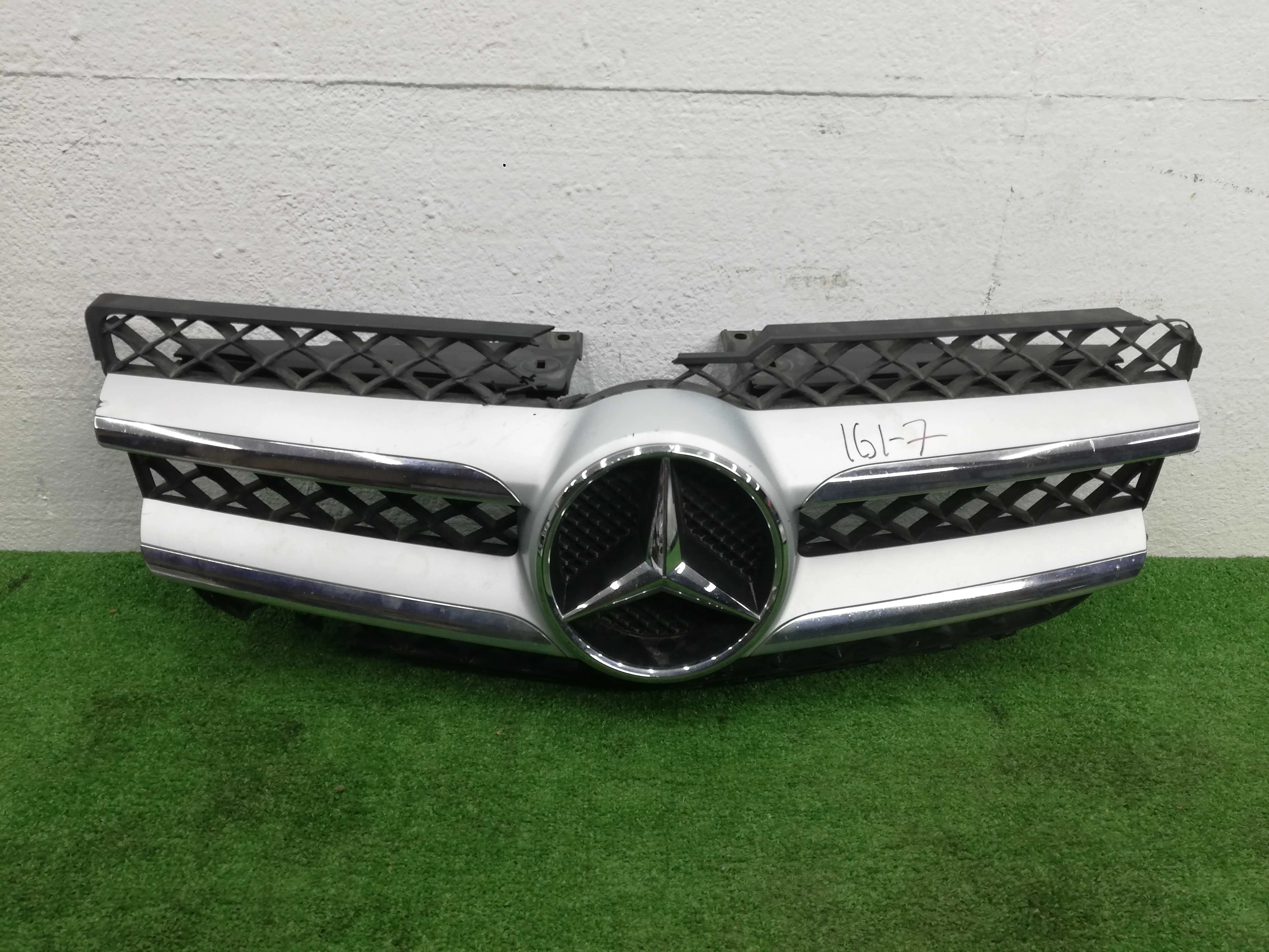 Решетка Mercedes GLK (X204) Рестайлинг 2012 - 2015 дизель 2.2 Автомат