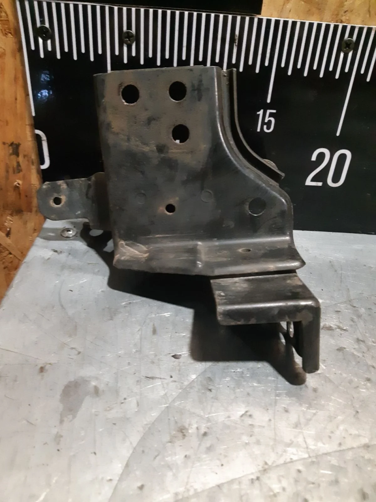 Кронштейн крепления фары Nissan Navara D40 (2004—2010) 2008 серебристый