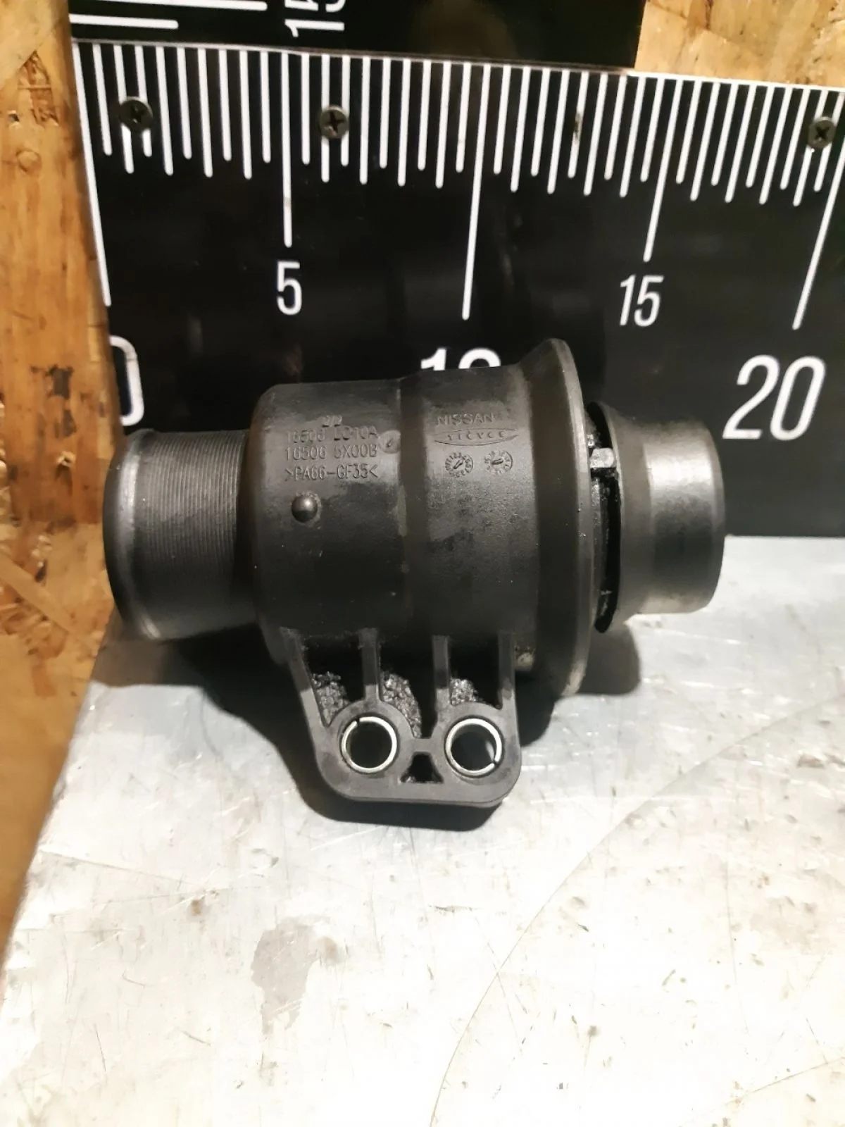 Патрубок интеркулера Nissan Pathfinder III рестайлинг (2010—2014) 2011 KAF - бежевый