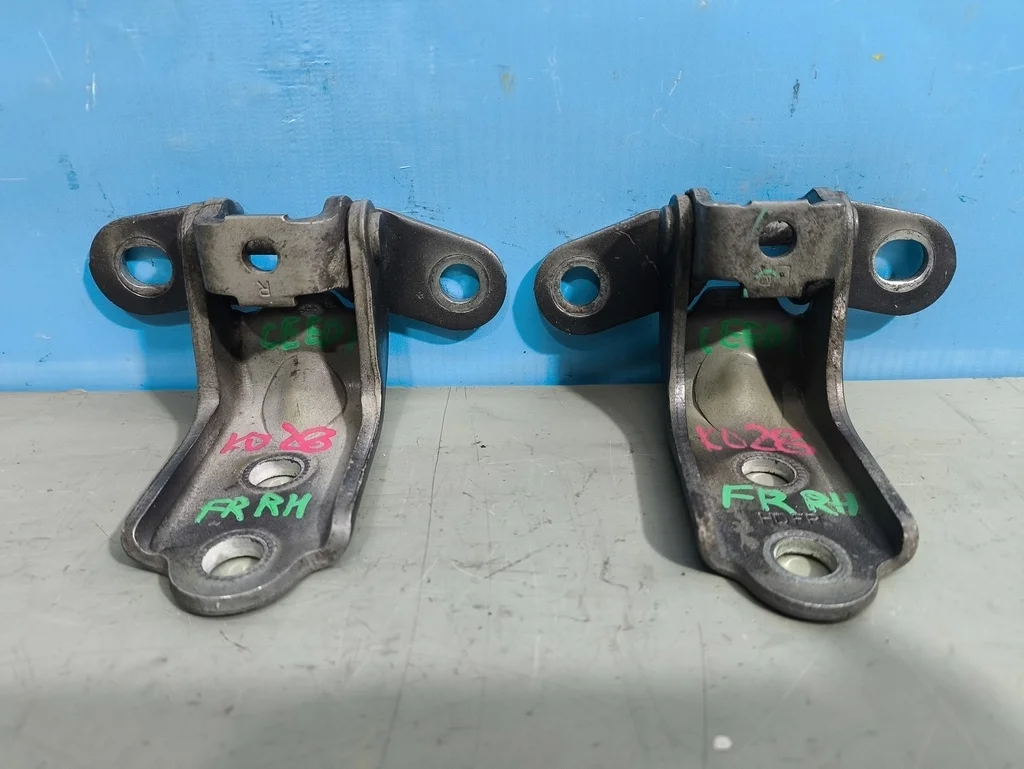 петли двери Kia Ceed 1 2010-2012 06.10.2010